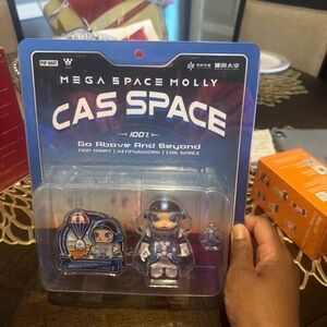 POP MART Mega Space Molly Cas Space Action Figure - Blue